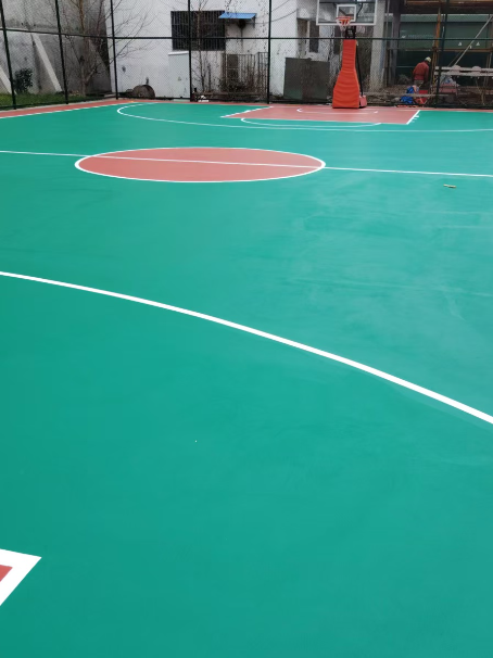 农安 球场长期使用易出现地面开裂